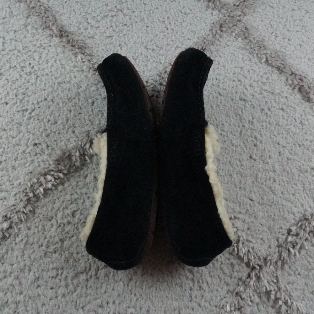 UGG Ansley Bling Slippers size 9. Notice:Tag says size 9, fits like a size 8.